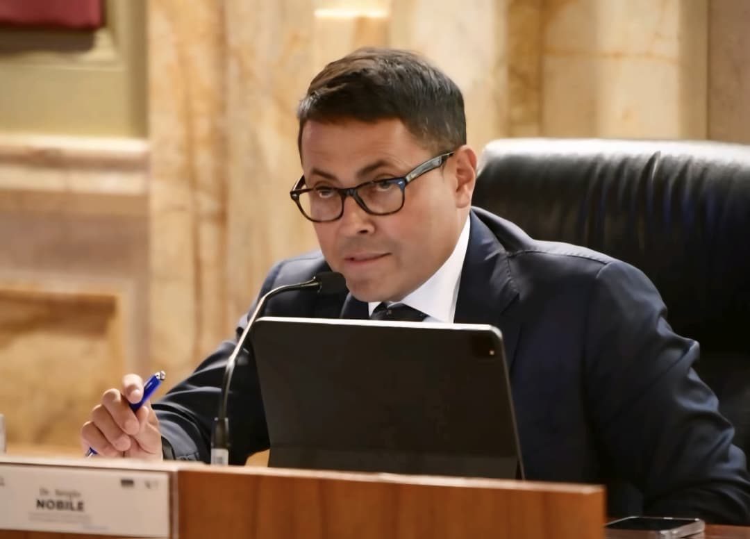 Sergio Nobile durante una sesión institucional
